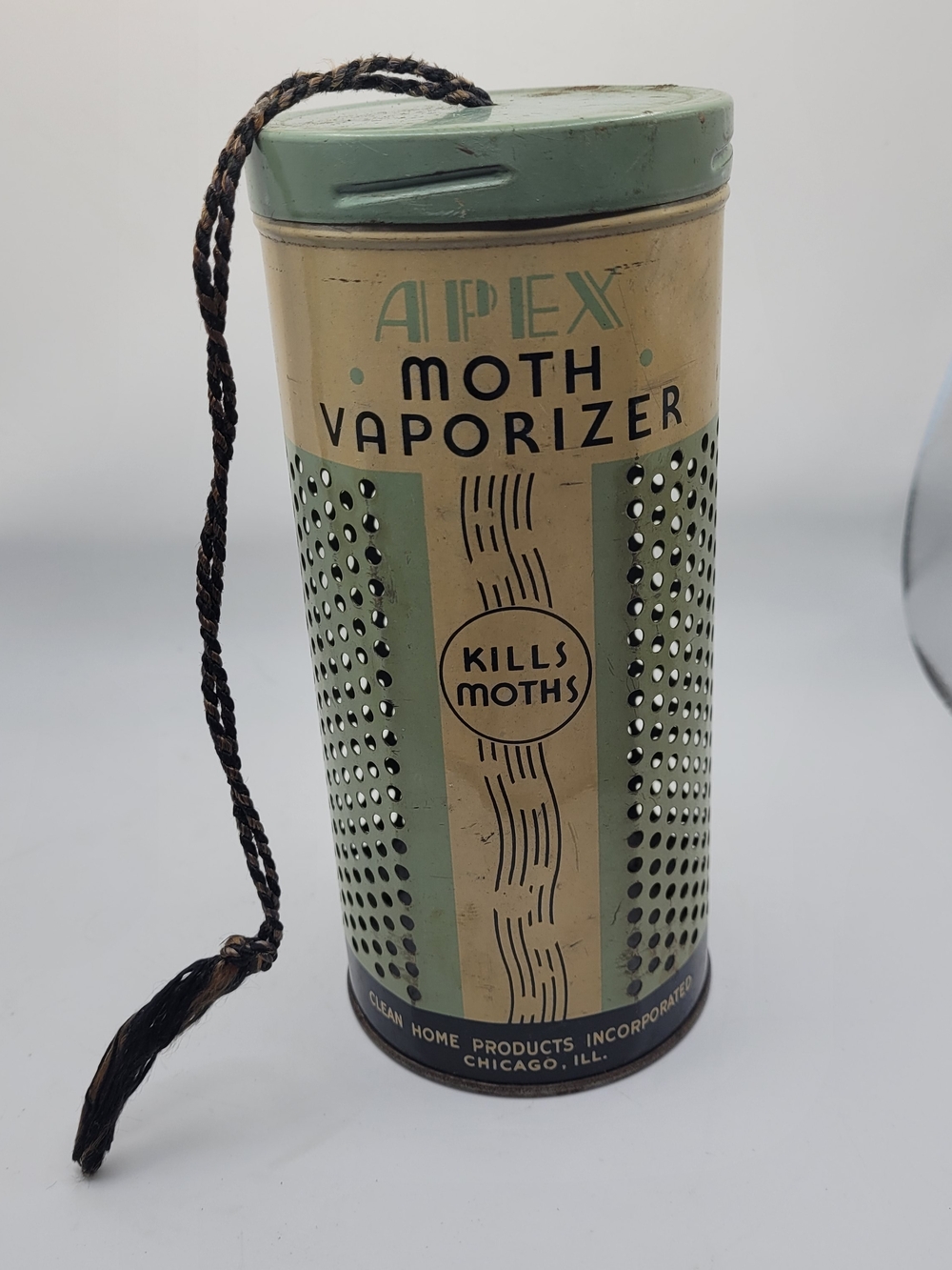 Apex Moth Vaporizer - Green and Cream Vintage Tin